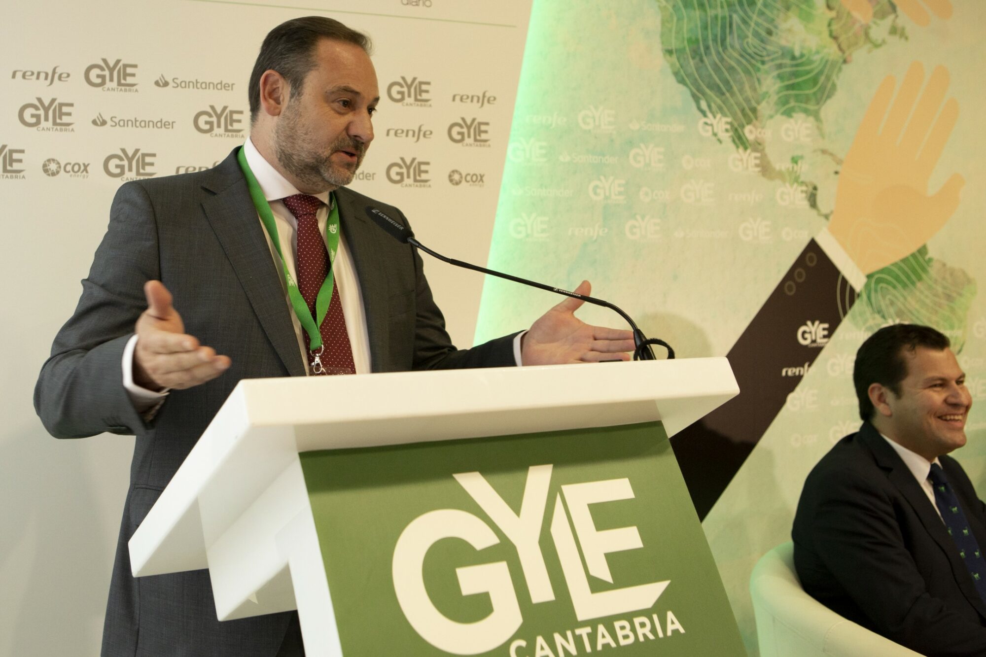 El Ministro José Luis Ábalos interviene en la penúltima jornada del foro de jóvenes líderes